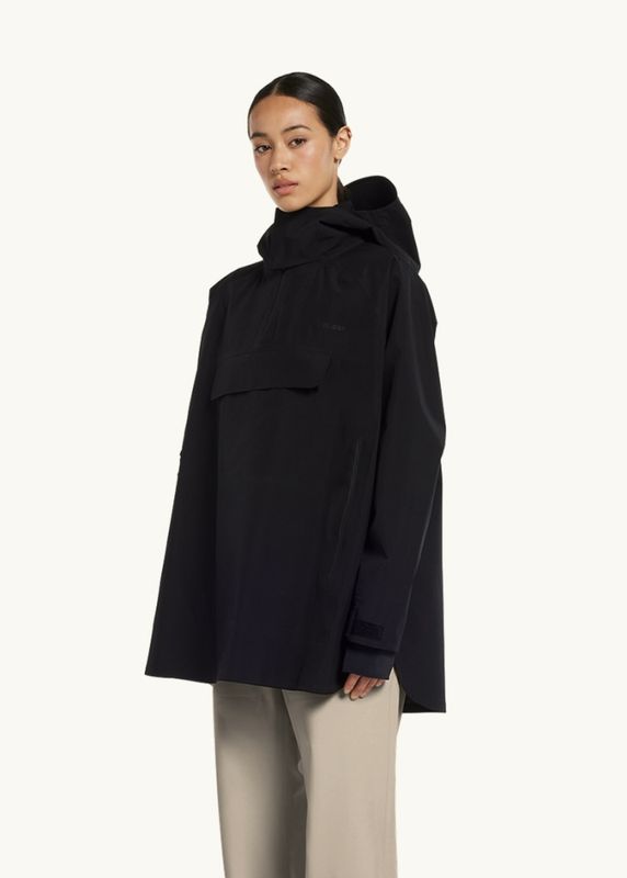 BLÆST Voss Poncho Svart