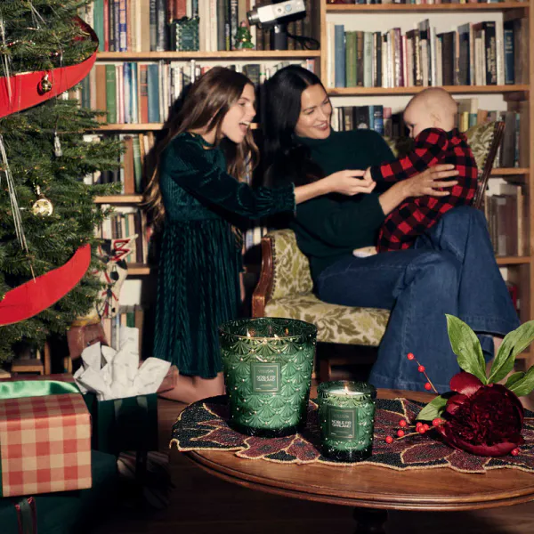 Hovedbilde Voluspa Duftlys Noble Fir Garland Classic Candle 40T