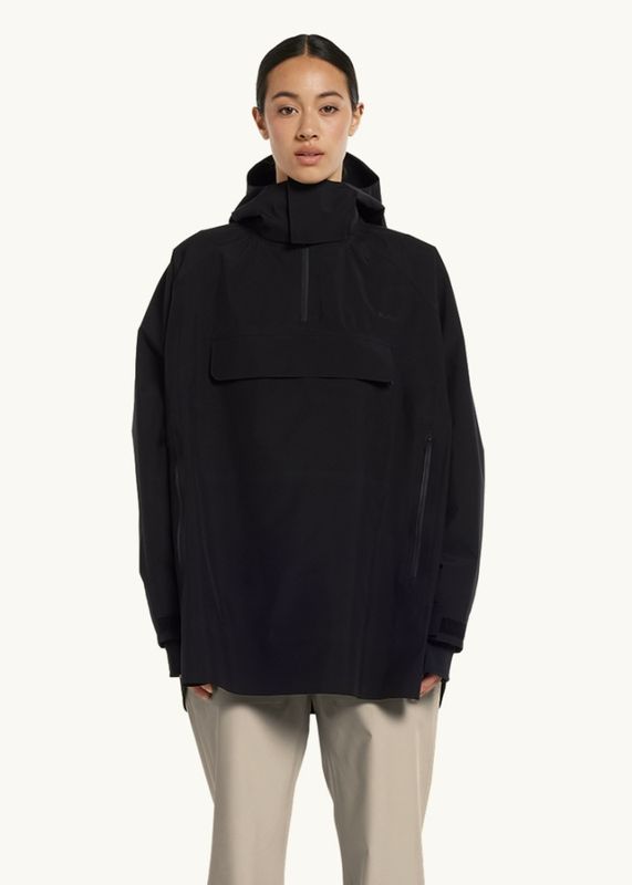 BLÆST Voss Poncho Svart